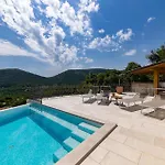 Luxurious In With Sauna * Bribir (Primorje-Gorski Kotar)