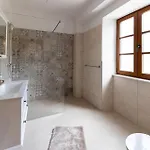 Luxurious In With Sauna 펜션