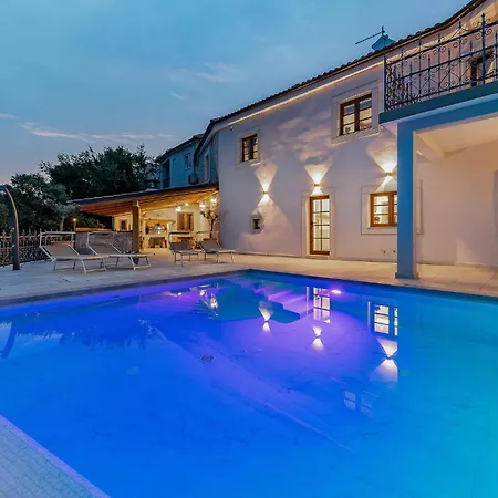 بيت للعطل Luxurious In With Sauna بريبير