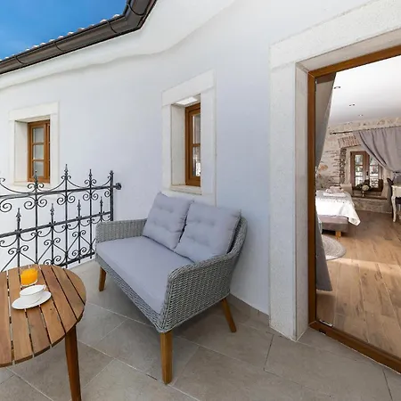 Luxurious In With Sauna Vikendica Bribir (Primorje-Gorski Kotar)