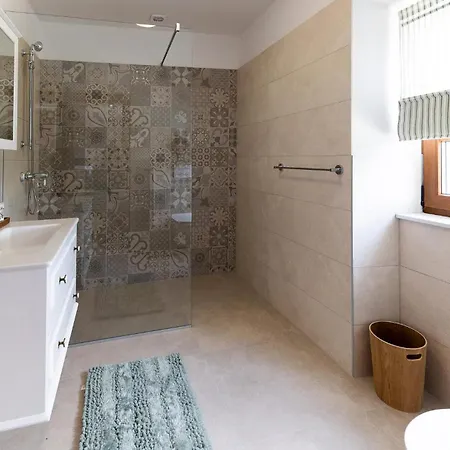 Luxurious In With Sauna بيت للعطل *
